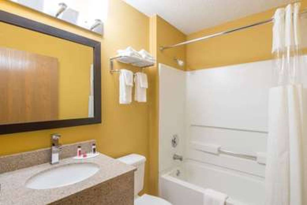 Microtel Inn & Suites By Wyndham Riverside 8