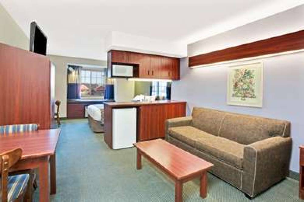 Microtel Inn & Suites By Wyndham Roseville/Detroit Area 10