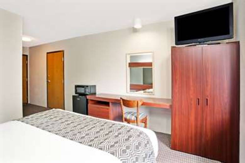 Microtel Inn & Suites By Wyndham Roseville/Detroit Area 7