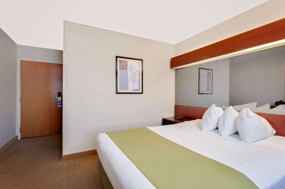 Microtel Inn & Suites By Wyndham Wellsville 7
