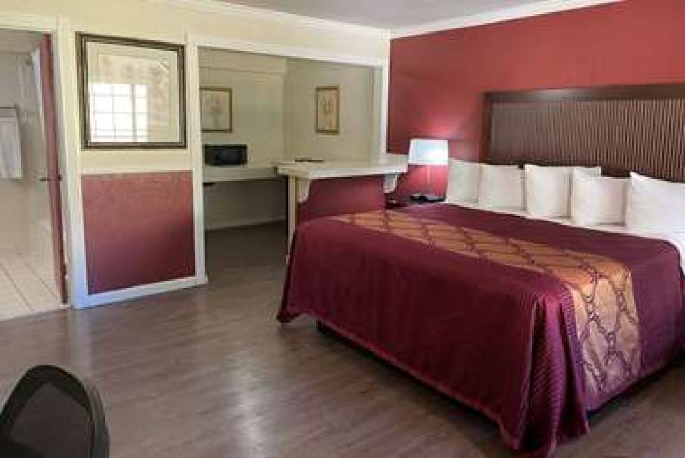 MISSION INN AND SUITES 6