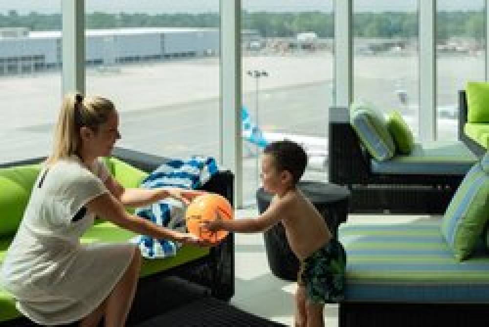 Montreal Airport Marriott In-Terminal Hotel 9