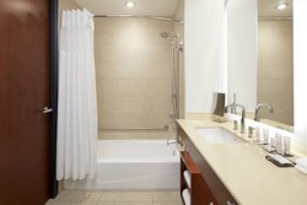 Montreal Airport Marriott In-Terminal Hotel 7
