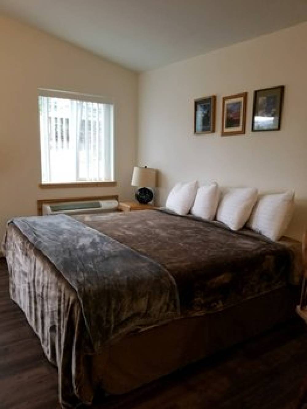 Moose Inn 10