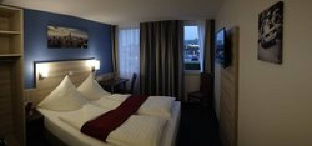 Motel 44 1
