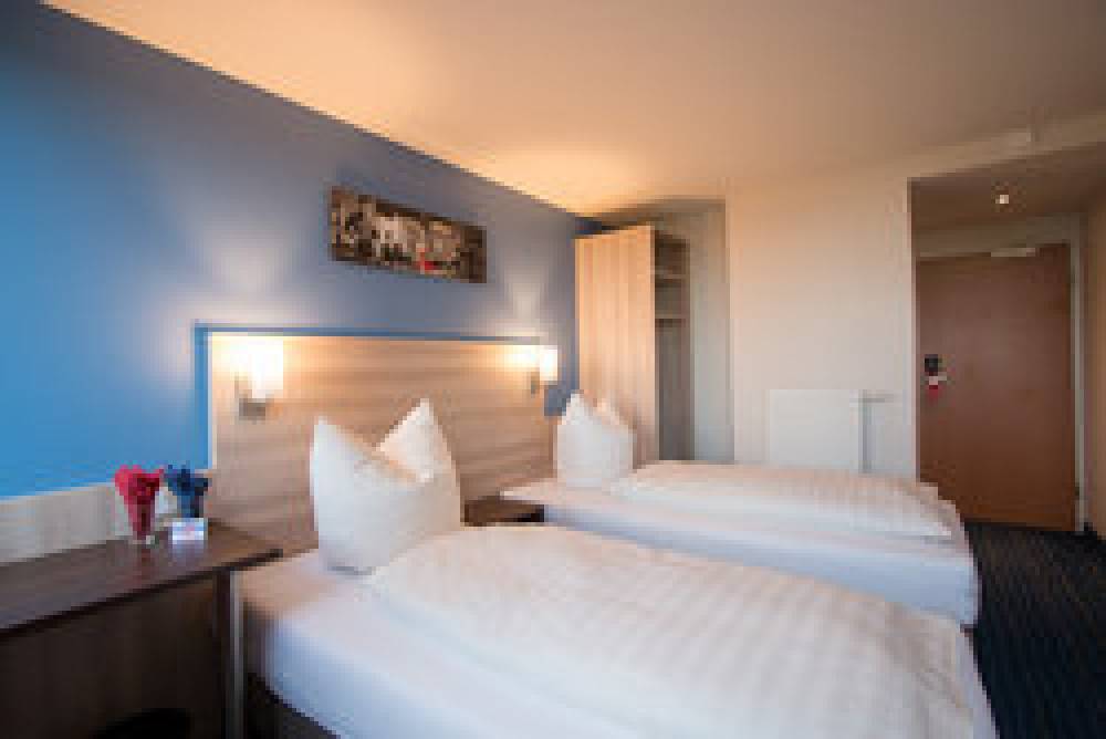 Motel 44 4