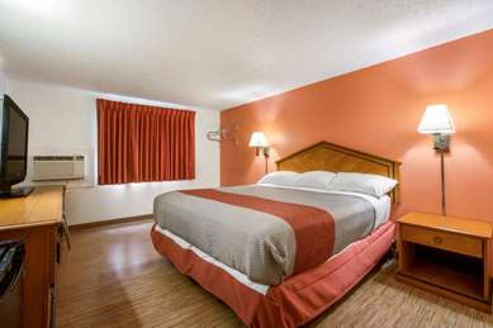 MOTEL 6 ALBERT LEA 10