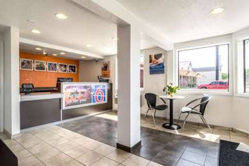 Motel 6 Anaheim - Fullerton East 4