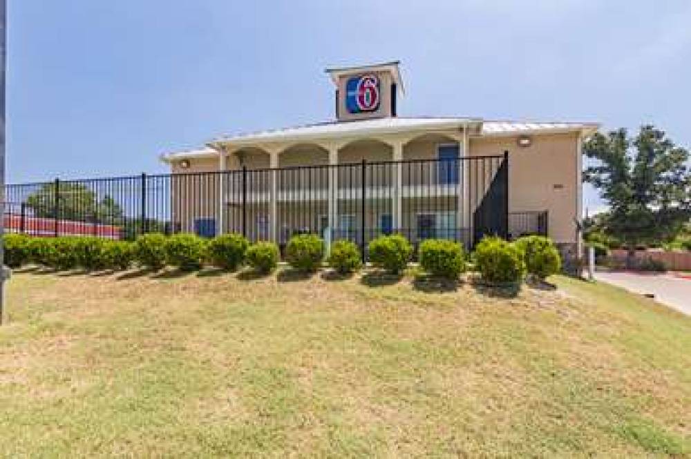 MOTEL 6 AZLE, TX 8