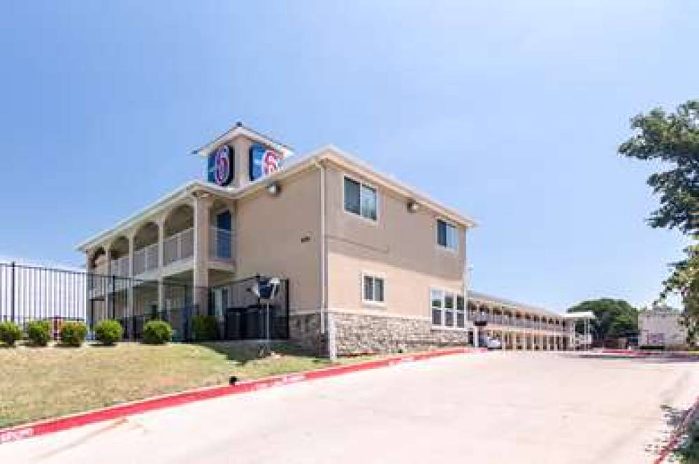 MOTEL 6 AZLE, TX 10