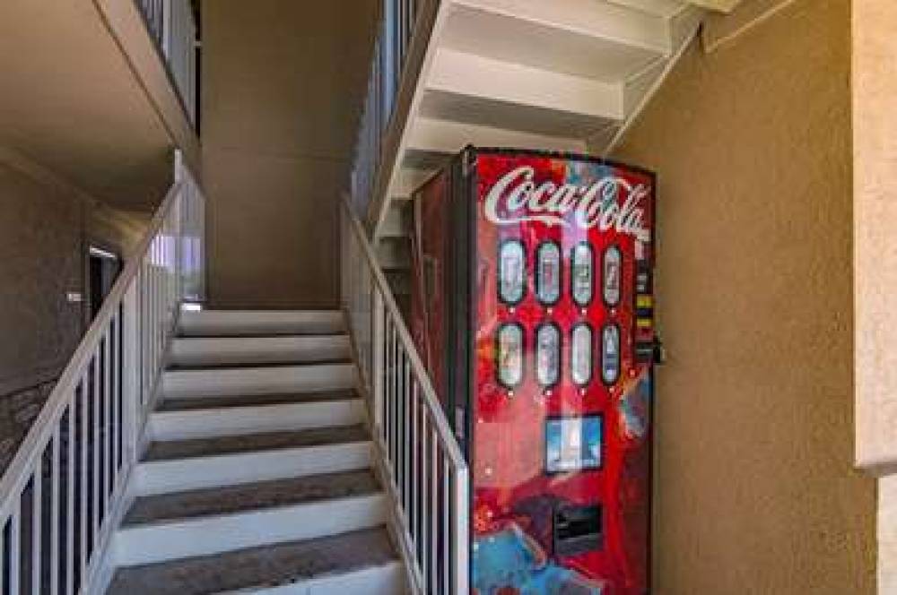 MOTEL 6 AZLE, TX 7