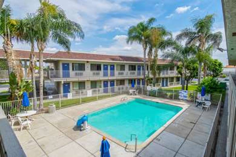 Motel 6 Bakersfield Airport 8