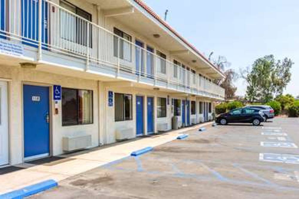 Motel 6 Bakersfield Convention Cent 4