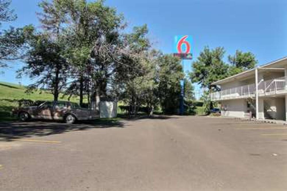 MOTEL 6 BISMARCK 2