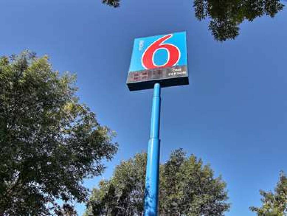 MOTEL 6 BISMARCK 4