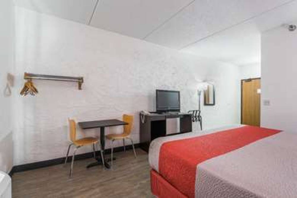 MOTEL 6 BRIDGEVIEW 10