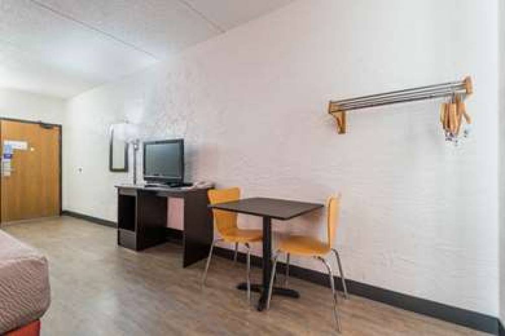 MOTEL 6 BRIDGEVIEW 9