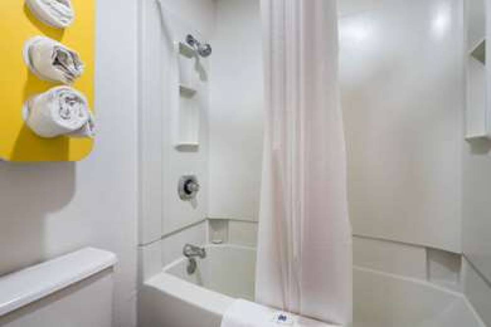 MOTEL 6 BRIDGEVIEW 7