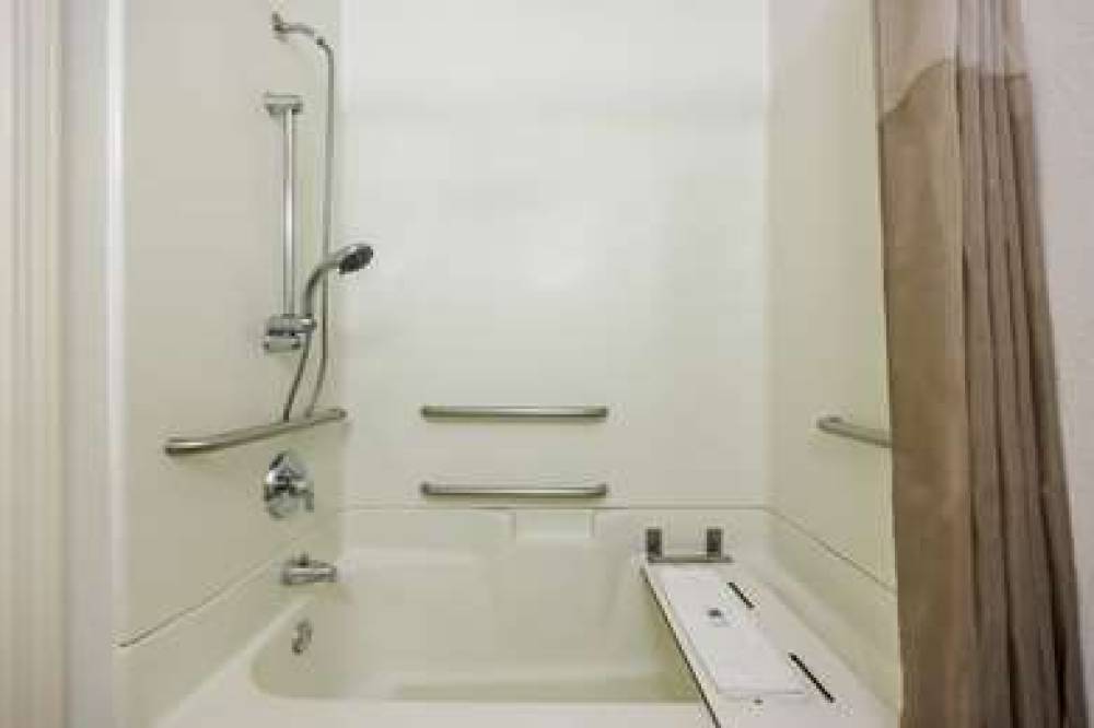 MOTEL 6 CANBY, OR 3