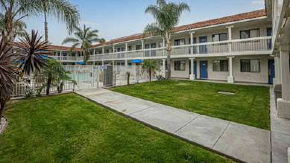Motel 6 Carlsbad Beach 2