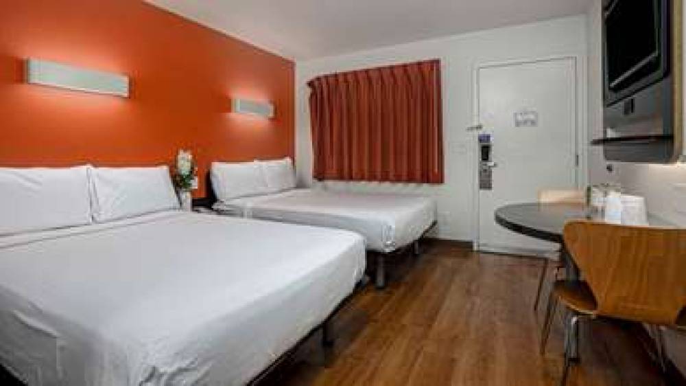 Motel 6 Carlsbad Beach 9