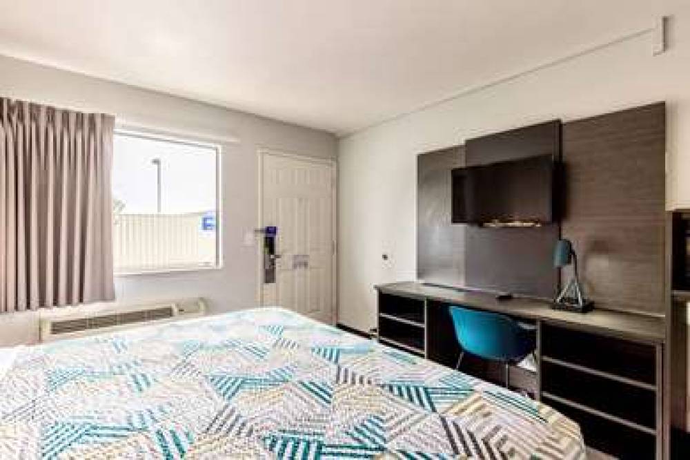 Motel 6 Carlsbad East CA 10