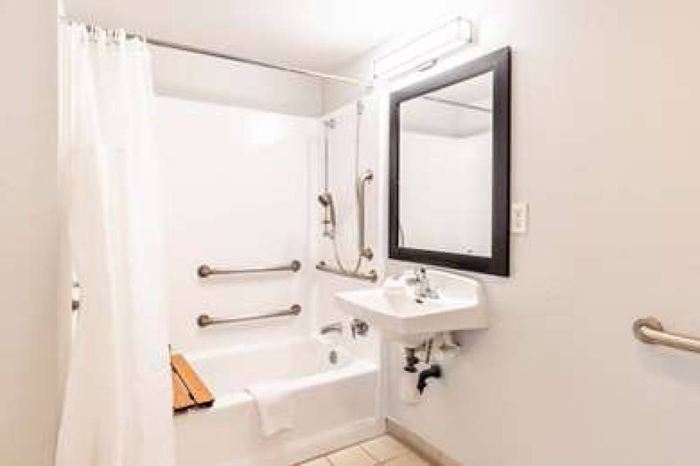 Motel 6 Carlsbad East CA 8