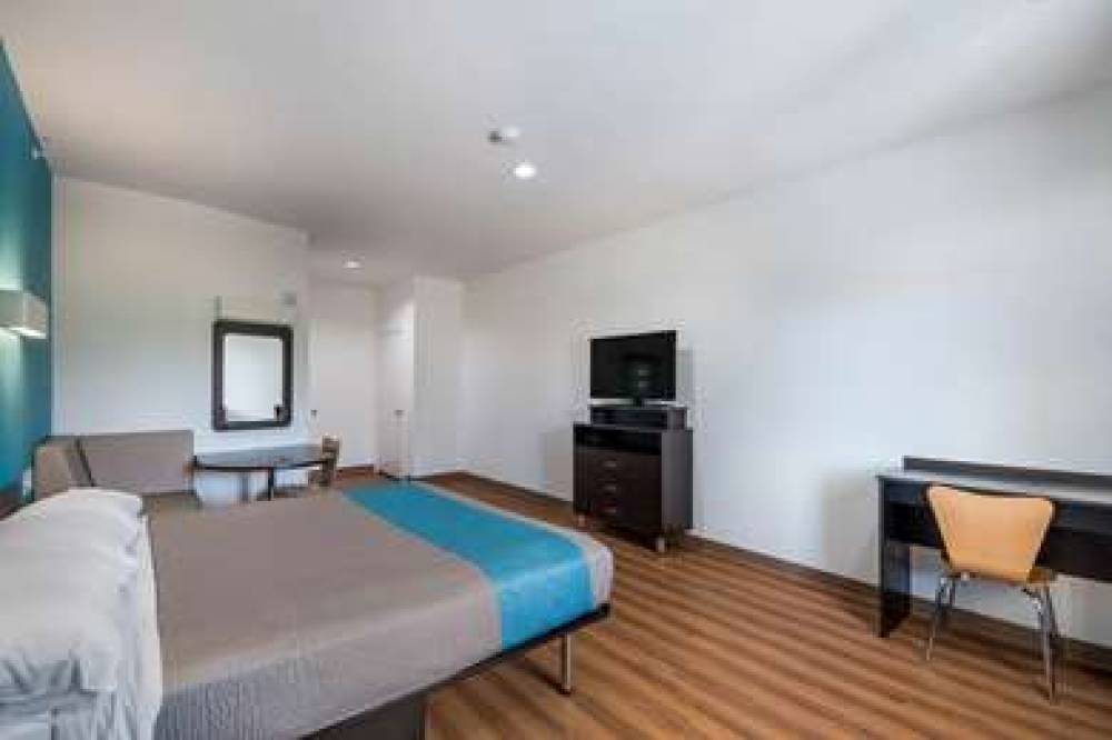 MOTEL 6 CHANNELVIEW 9