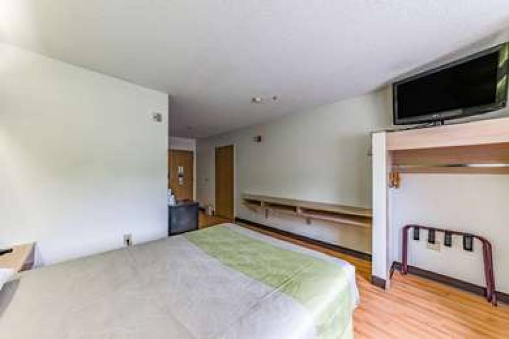 Motel 6 Charlotte University 4