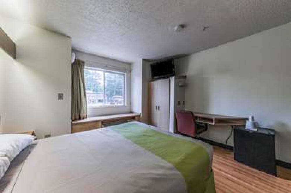 Motel 6 Charlotte University 6