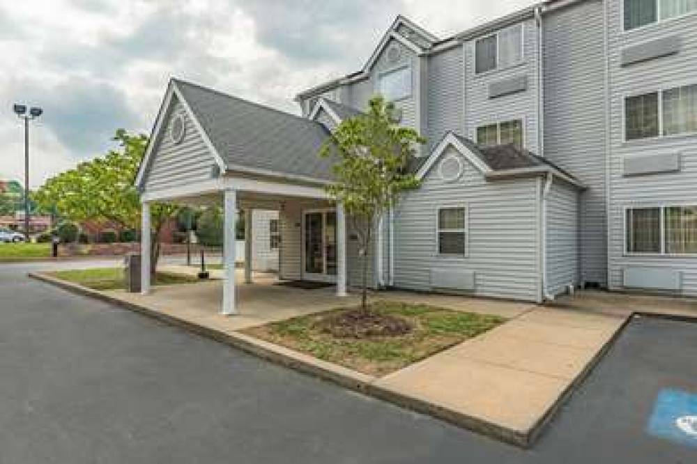 Motel 6 Charlotte University 2