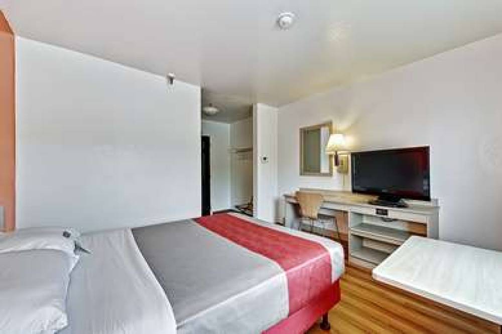 MOTEL 6 CHICAGO NORTH GLENVIEW 10