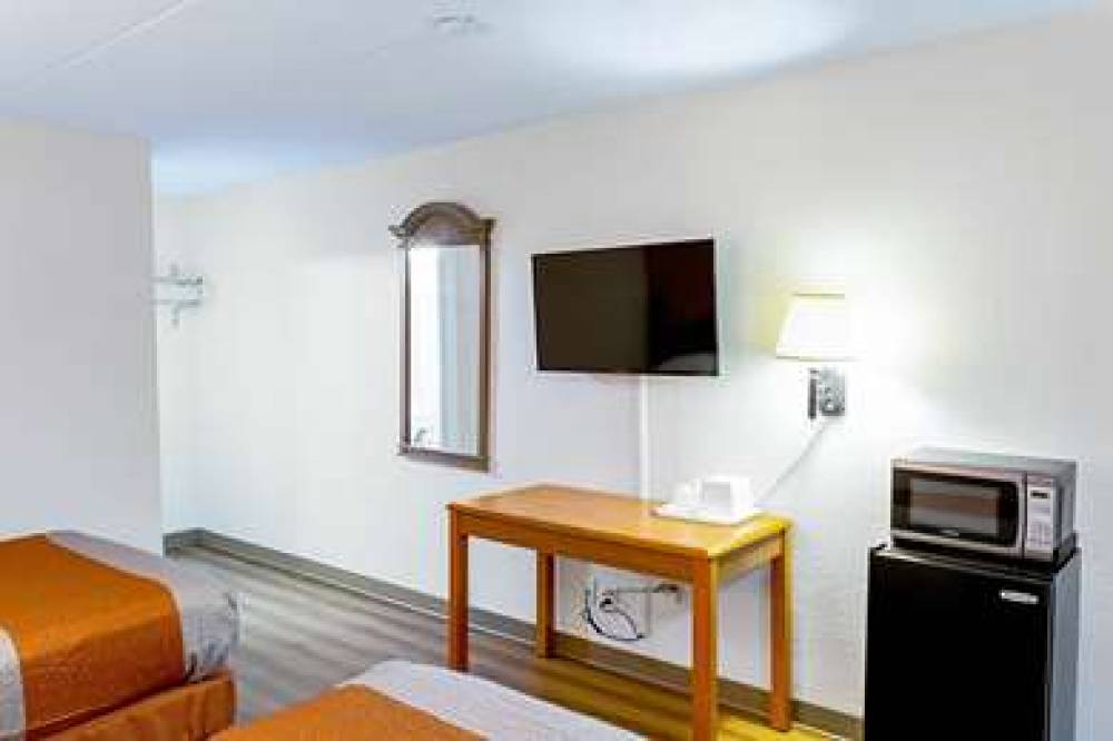 MOTEL 6 CINCINNATI, OH 5