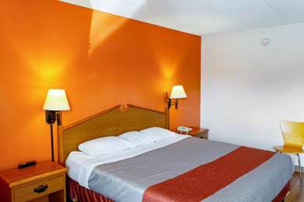 MOTEL 6 CINCINNATI, OH 8