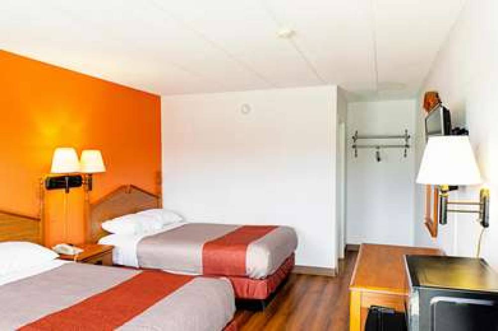 MOTEL 6 CINCINNATI, OH 4