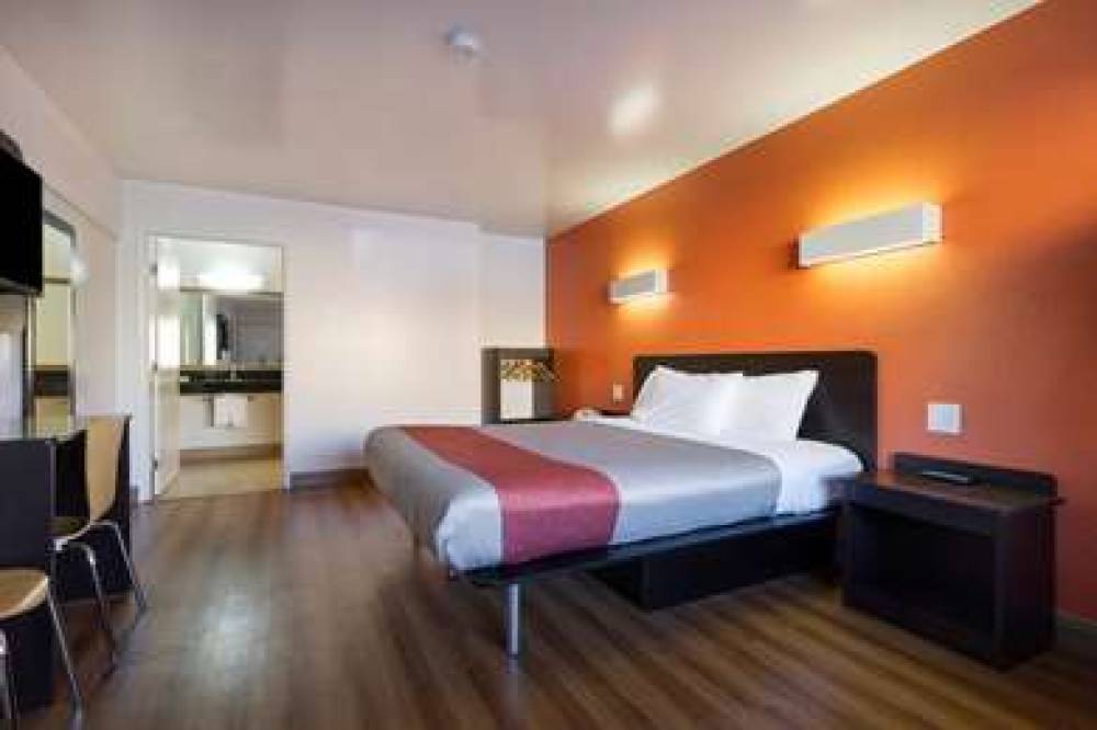 MOTEL 6 CLAREMONT CA 4