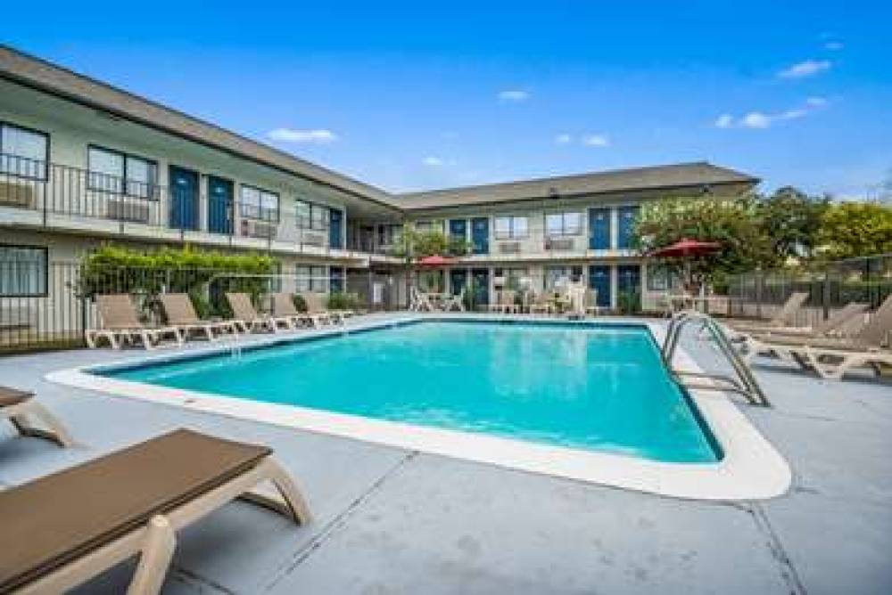 Motel 6 College Station - Bryan 9