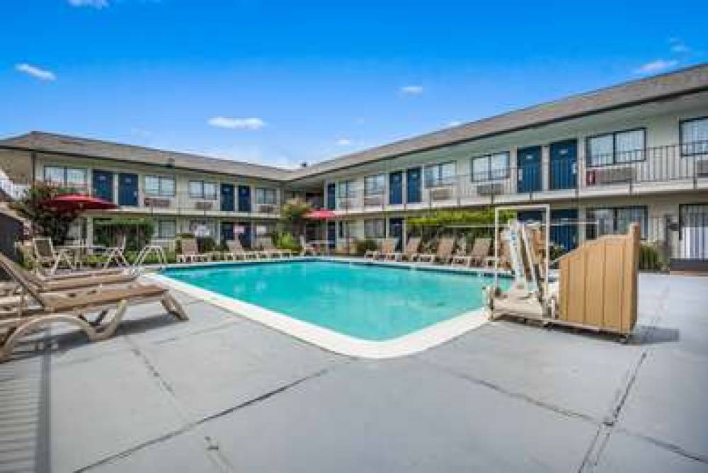Motel 6 College Station - Bryan 1
