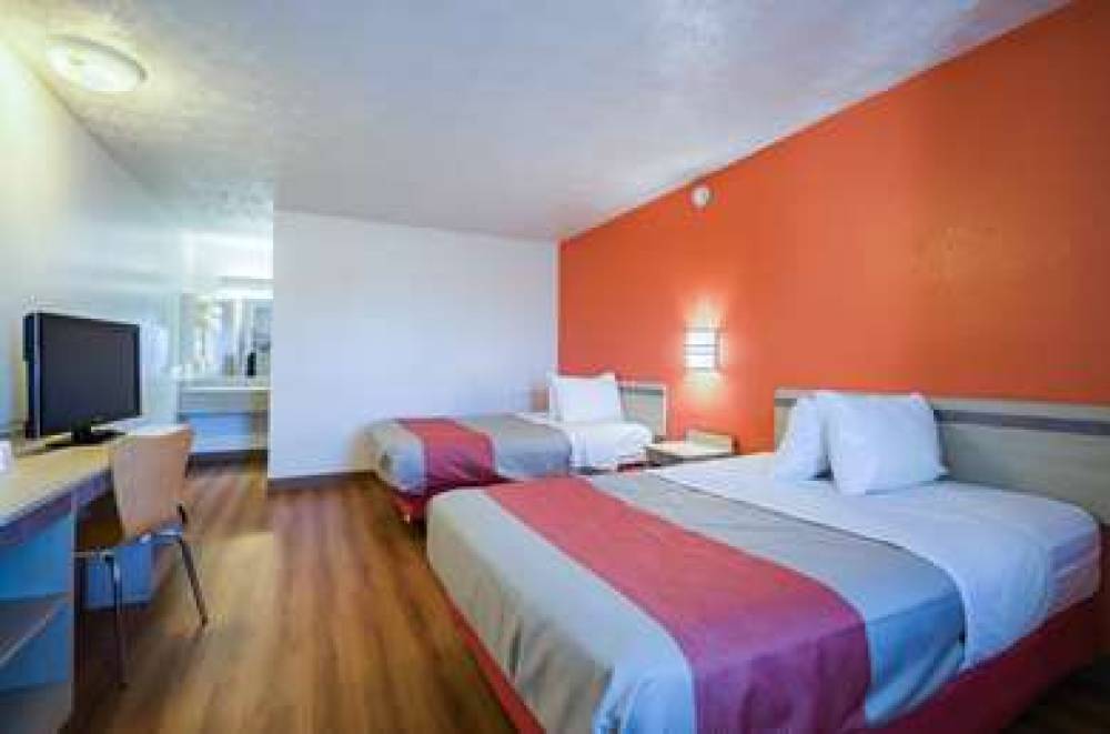 Motel 6 Commerce GA 9