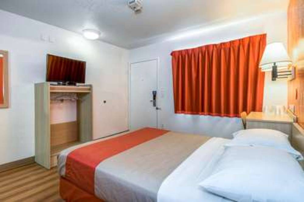 Motel 6 Corona 9