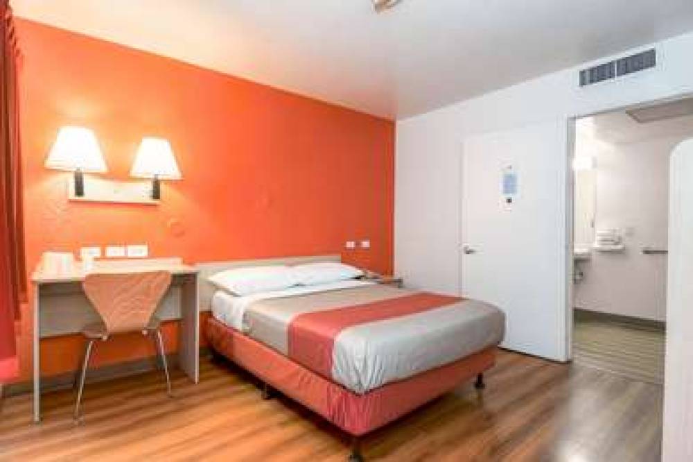 Motel 6 Corona 8