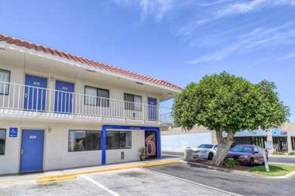 Motel 6 Corona 2