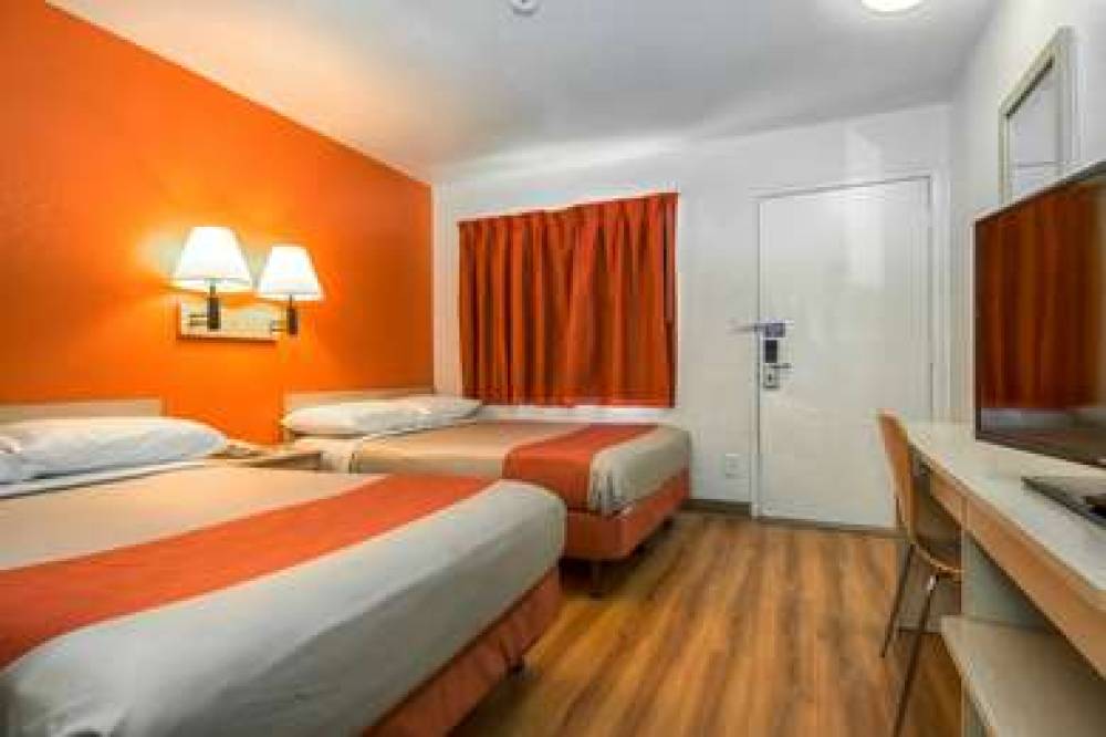Motel 6 Corona 6