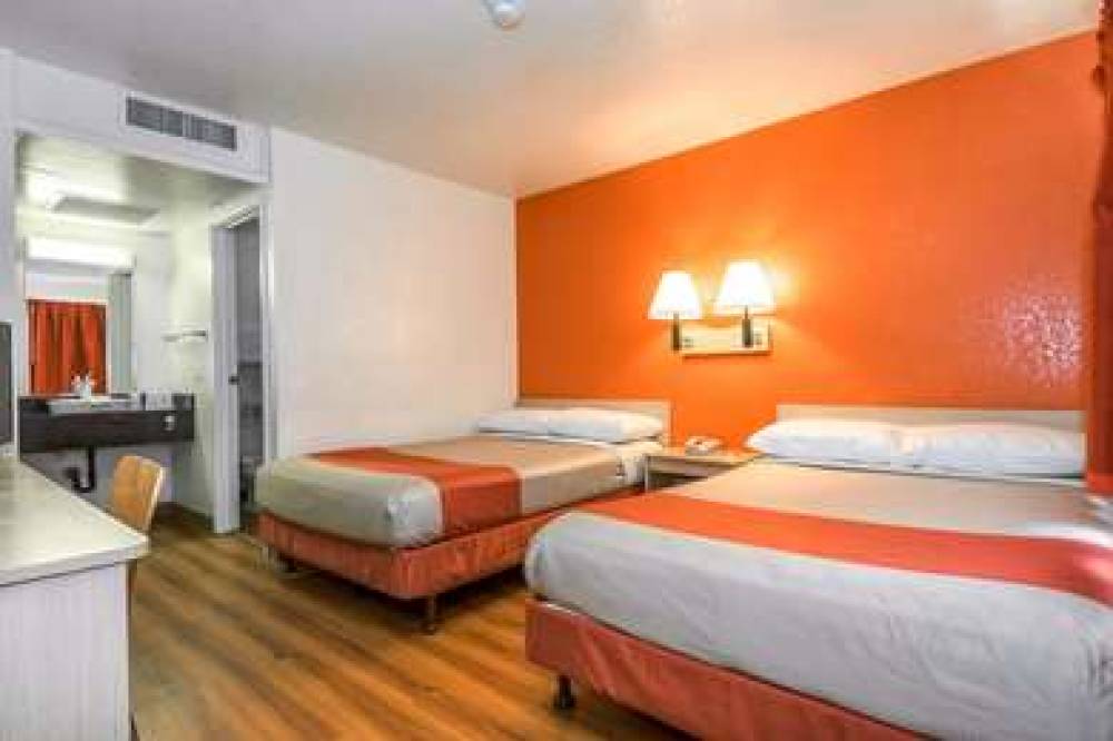 Motel 6 Corona 4