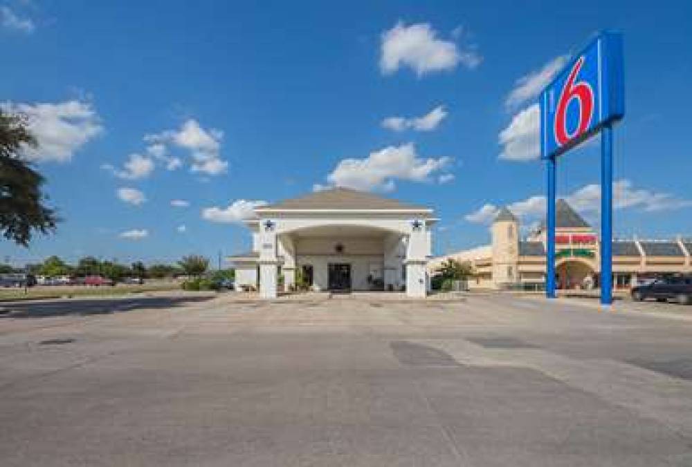 Motel 6 Dallas-DFW Airport South 2