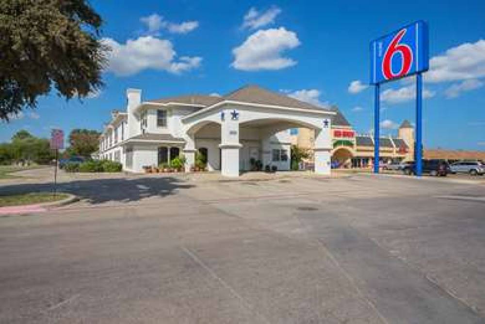 Motel 6 Dallas-DFW Airport South 4