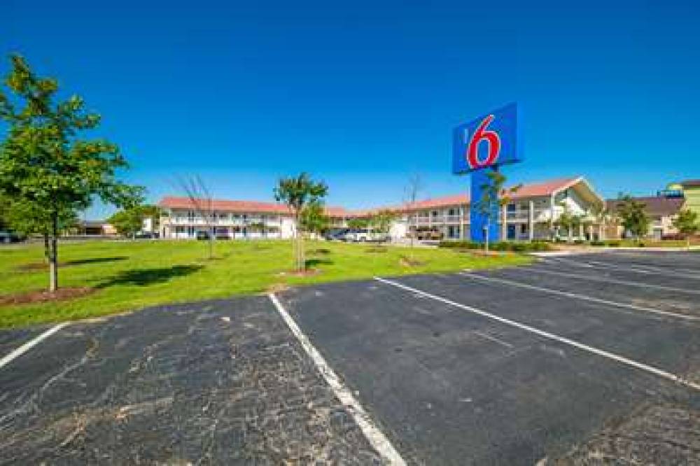 MOTEL 6 DALLAS - FARMERS BRANCH 3