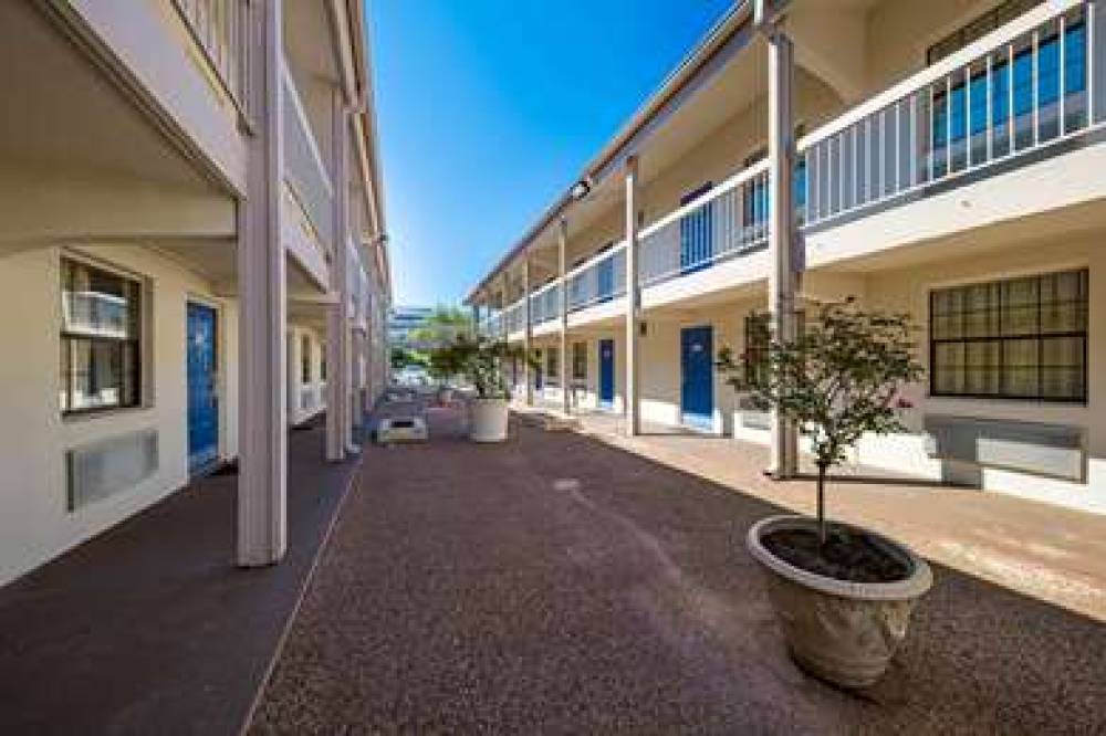 Motel 6 Dallas Farmers Branch