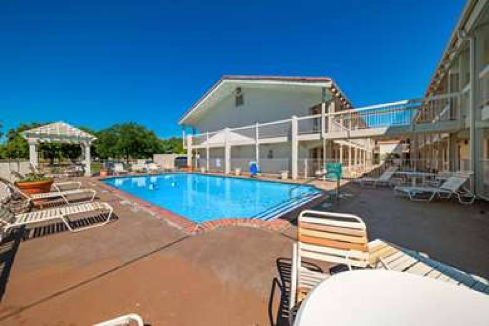 MOTEL 6 DALLAS - FARMERS BRANCH 8