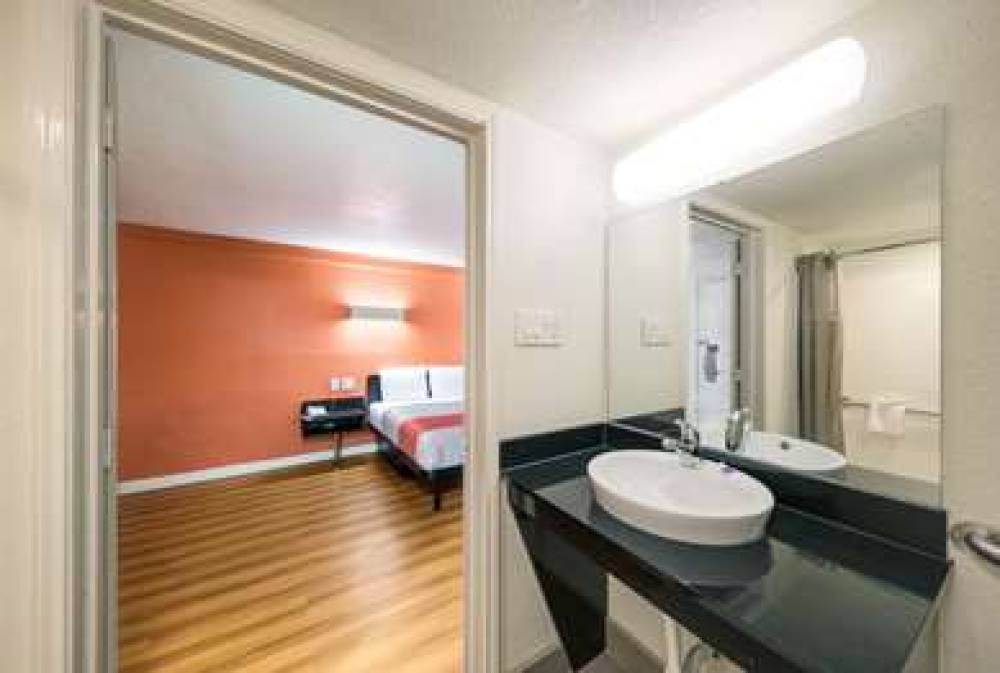 MOTEL 6 DALLAS - FARMERS BRANCH 9